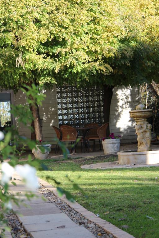 Indigo Moon Guesthouse Lichtenburg Exterior foto